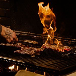 Viande grillé au feu de bois à Rodez en Aveyron - Restaurant Le Grilladoo
